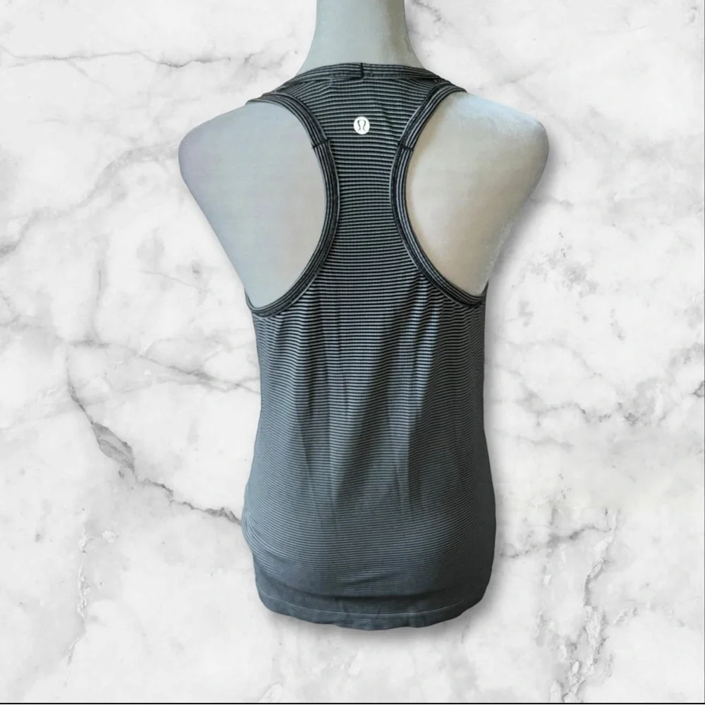Lululemon Womens Black White Striped Sleeveless Scoop Neck Pullover Tank Top Sz8